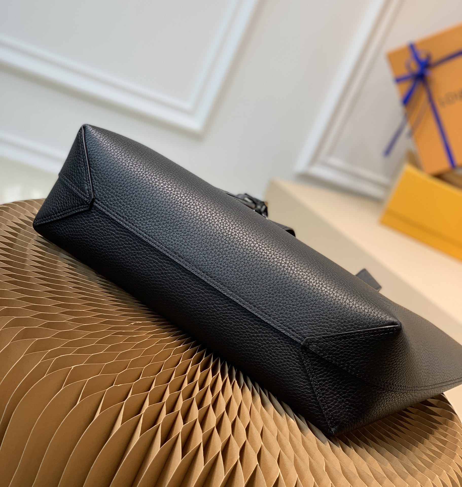 ルイ・ヴィトン LV カバ トラベルバッグ M52817