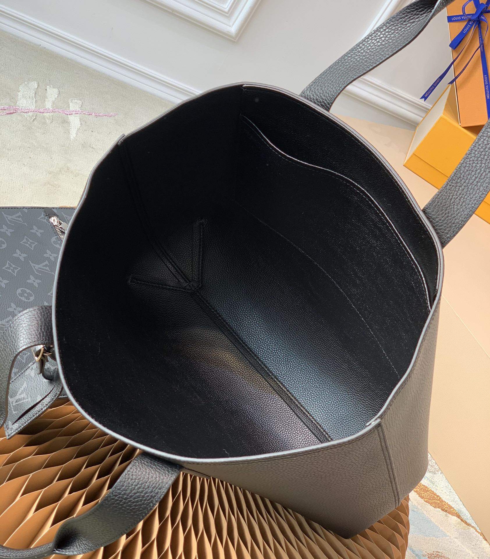 ルイ・ヴィトン LV カバ トラベルバッグ M52817