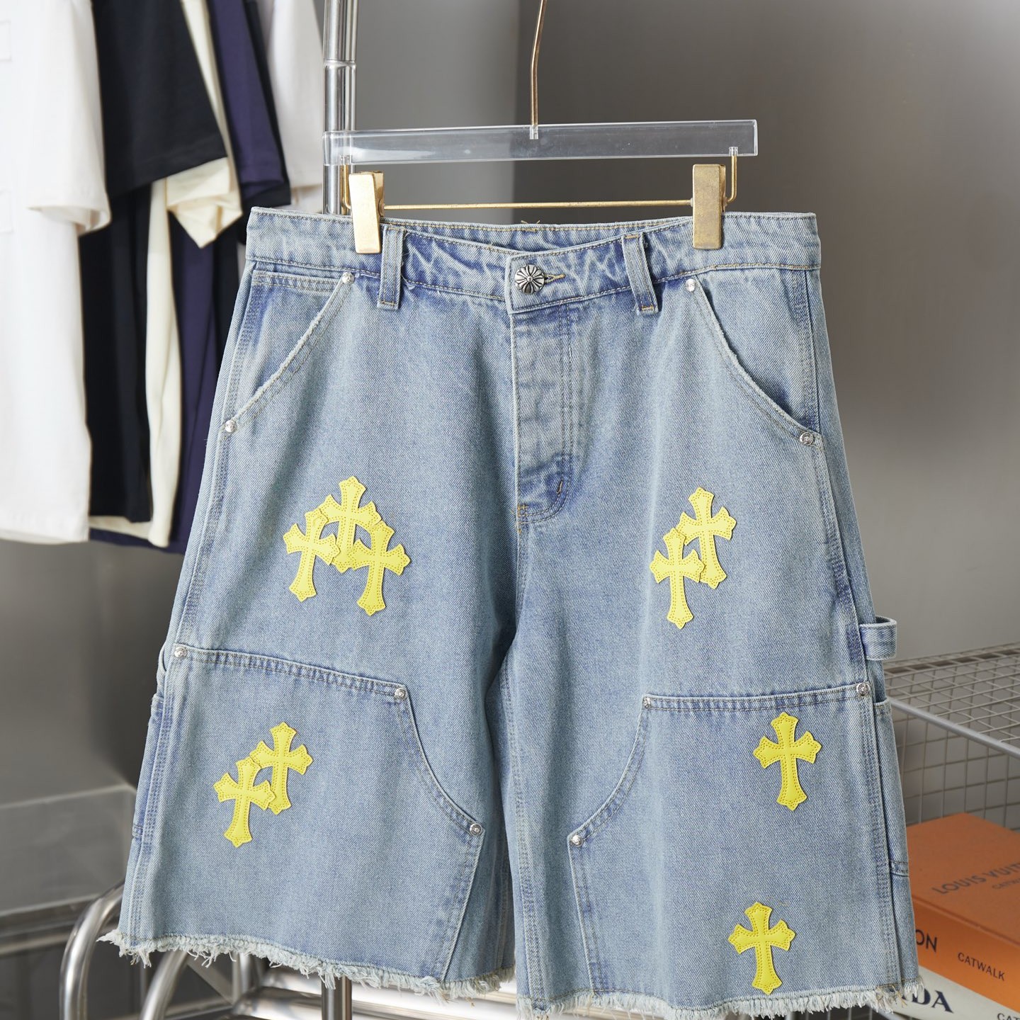 CHROME HEARTS クロムハーツ × GALLERY DEPT. イエロークロス刺繍 リラックスフィット ストレート デニムショーツ ライトブルー