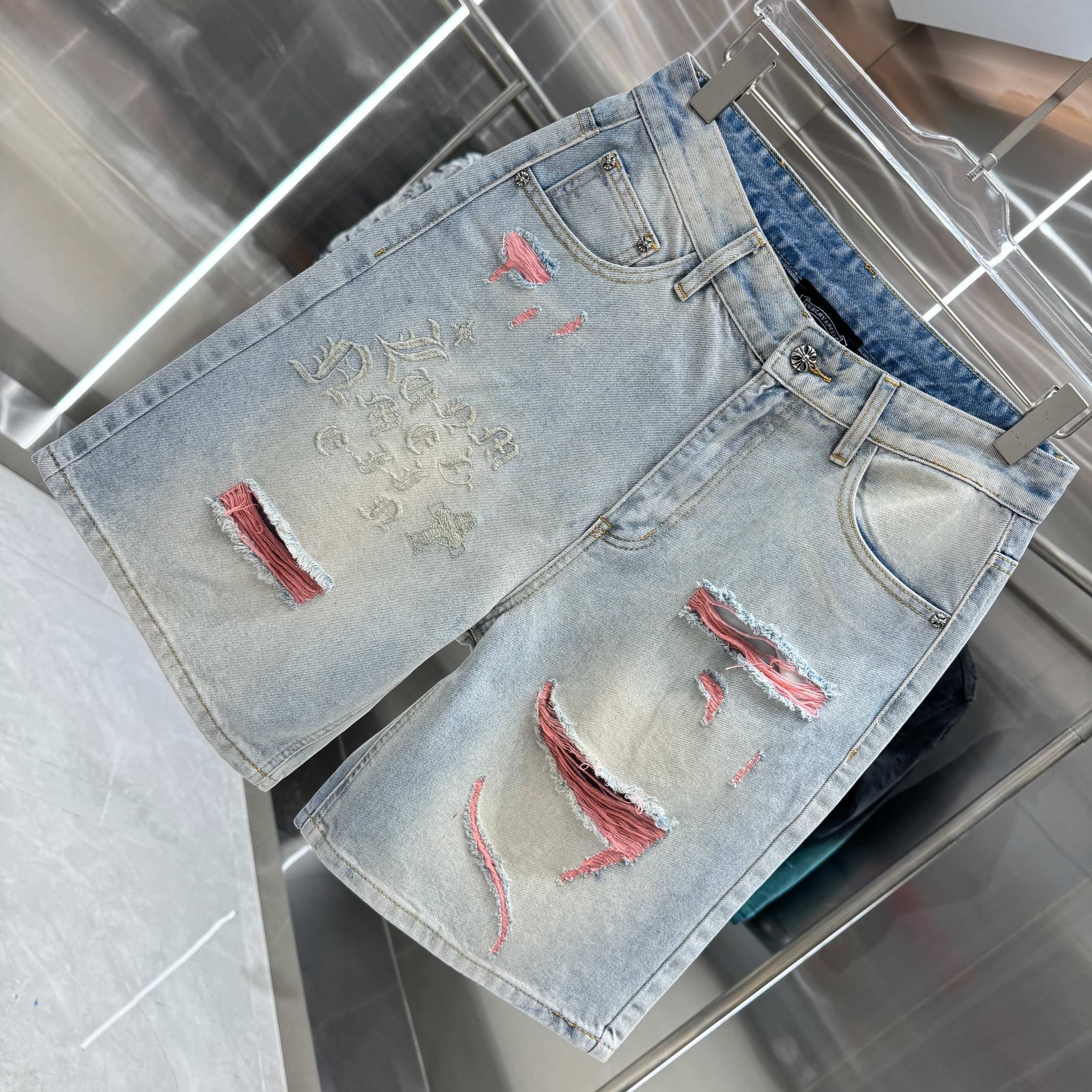 CHROME HEARTS クロムハーツ ダメージ加工 クロス刺繍 デニムショートパンツ ブルー
