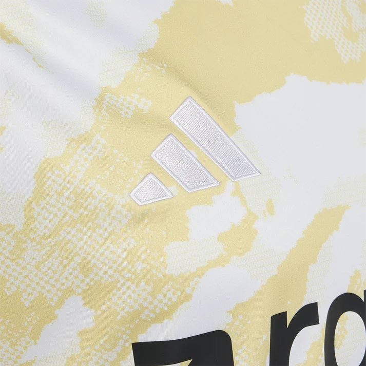 Union Berlin 2026/27 sesongen tredje bortedrakt (beige/gull)