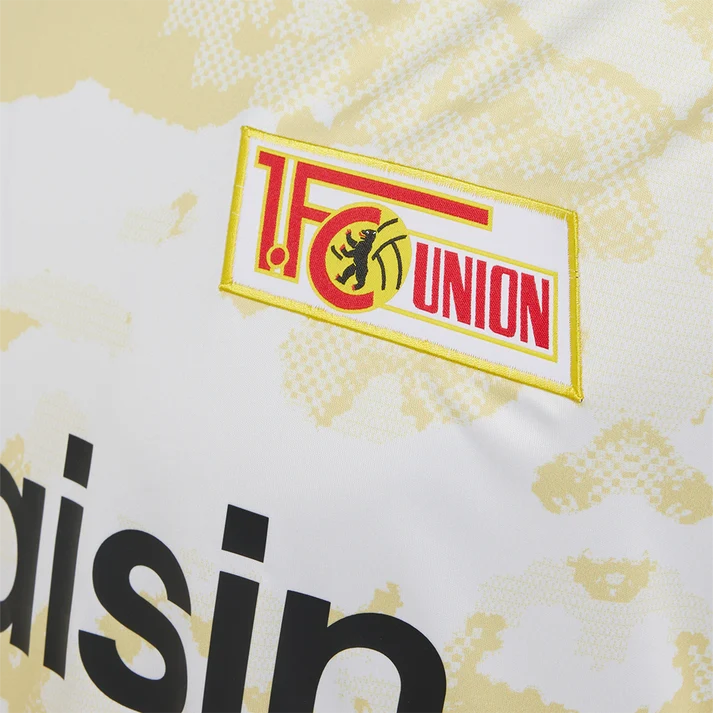 Union Berlin 2026/27 sesongen tredje bortedrakt (beige/gull)