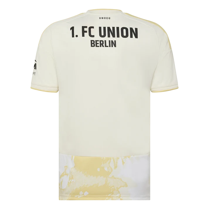 Union Berlin 2026/27 sesongen tredje bortedrakt (beige/gull)